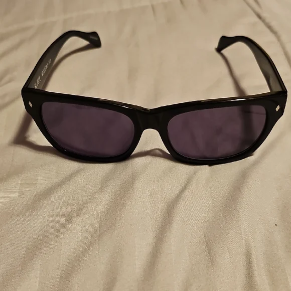 Tres Noir Sunglasses - Picture 3 of 5